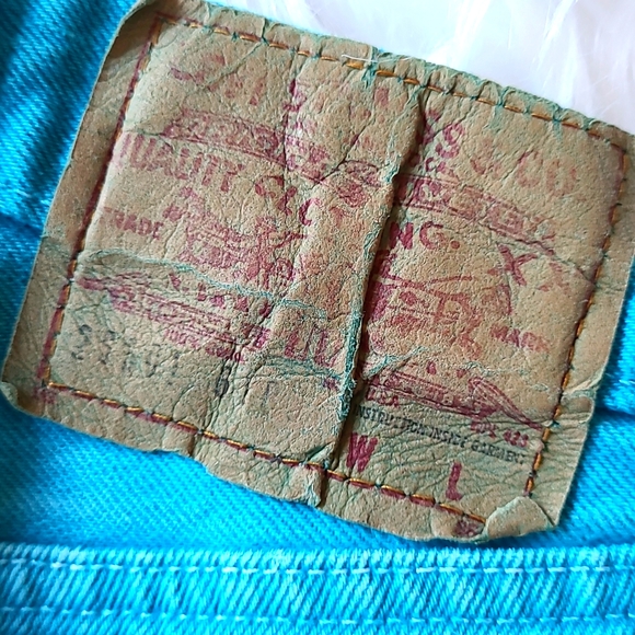 🎊🦋HP🦋🎊VINTAGE LEVI'S 501 BUTTONFLY JEANS - Picture 2 of 6